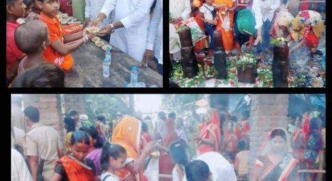 सिद्धार्थनगर। श्रद्धालुओं ने किया जल अभिषेक