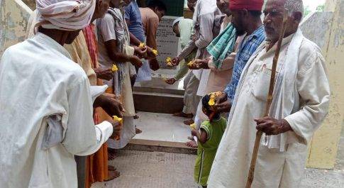हमे बलिदानियों से प्रेरणा लेकर वर्तमान चुनौतियों का सामना करना होगा: विनय सिंह