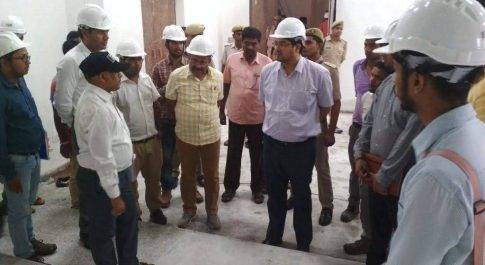 मेडिकल कालेज व राजकीय महिला पाॅलीटेक्निक का आयुक्त ने किया निरीक्षण