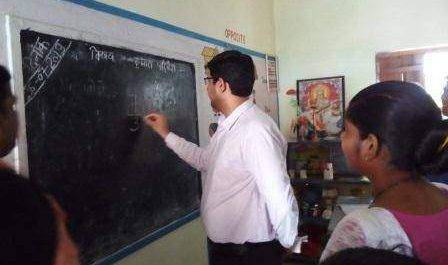 डीएम ने किया प्राथमिक विद्यालय सुहापारा का निरीक्षण 