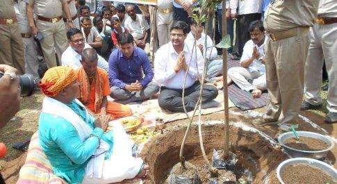 ग्राम सिसैया लखैया में आयोजित हुआ वृहद वृक्षारोपण कार्यक्रम