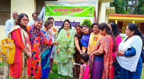 लखीमपुर खीरी| आंकाक्षा समिति ने रोपित किये पौधे