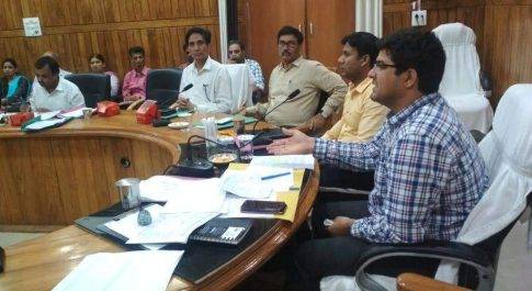 डीएम की अध्यक्षता में सम्पन्न हुई जिला स्वास्थ्य समिति की बैठक