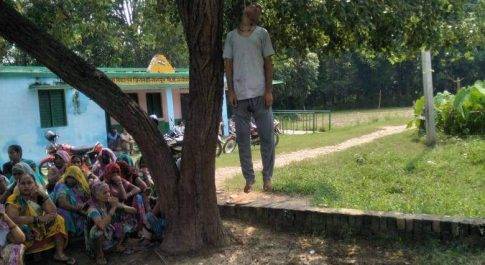 लखीमपुर खीरी| प्रधान की दबंगई से परेशान होकर ग्रामीण ने की आत्महत्या परिजनों का रो रो कर बुरा हाल