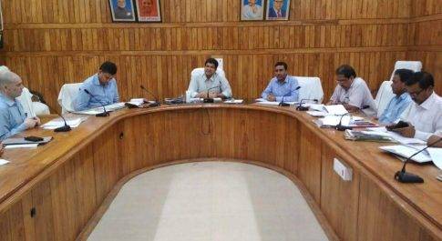 लम्बित राजस्व वादों के निस्तारण के लिए संचालित करे अभियान: जिलाधिकारी