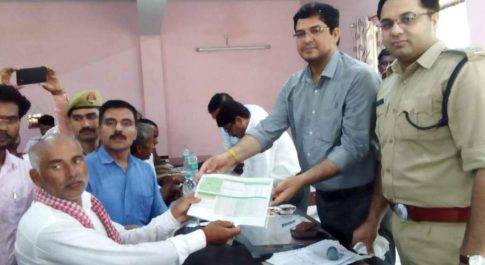 माॅझा दरियाबुर्द के 24 लोगों को वितरित किये गये आवासीय भूमि के पट्टे 