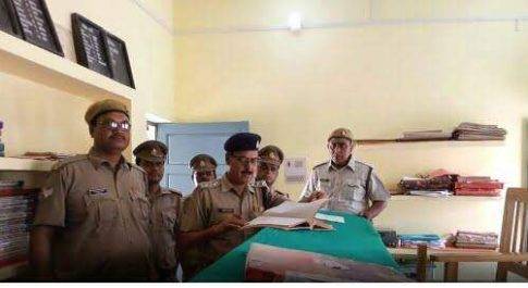 महराजगंज। बृजमनगंज थाने पर अर्धवार्षिक निरिक्षण फरेंदा क्षेत्राधिकारी द्वारा किया गया