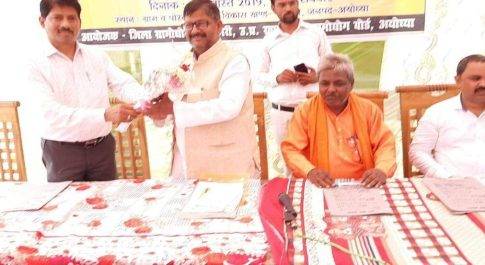 अयोध्या। बिधायक रामचन्द्र यादव ने खादी ग्रामोद्योग कार्यक्रम में किये शिरकत