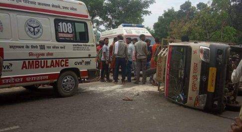 लखीमपुर खीरी| कावड़ियों से भरा छोटा हाथी अनियंत्रित होकर पलटा कई लोग घायल