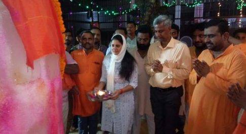 लखीमपुर खीरी| हिन्दू युवा वाहिनी लखीमपुर के पदाधिकारियों के द्वारा भगवान भोलेनाथ का बर्फ श्रृंगार एवं महाआरती का आयोजन हुआ सम्पन्न