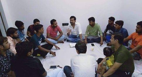 अयोध्या। हिंदू युवा वाहिनी नगर रुदौली की मासिक बैठक सम्पन बैठक में आगामी त्योहारों पर हुई चर्चा