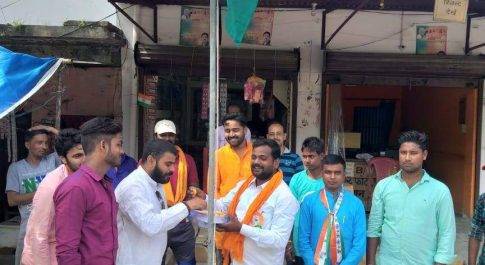 लखीमपुर खीरी| राष्ट्रीय पर्व स्वतंत्रता दिवस के उपलक्ष्य में हिन्दू युवा वाहिनी पलिया इकाई द्वारा ध्वजारोहण कार्यक्रम सम्पन्न हुआ।