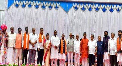 येदियुरप्पा सरकार में 17 विधायकों ने ली मंत्री पद की शपथ, पूर्व CM जगदीश शेट्टर भी बने मंत्री 