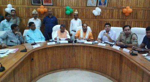 बहराइच। सरकार द्वारा संचालित योजनाओं का लाभ आमजन तक पहुॅचायें: मंत्री द्वय