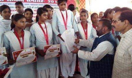 बहराइच। प्रतिभा सम्मान समारोह में मेधावियों को किया गया सम्मानित