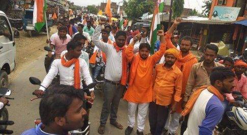 सिद्धार्थनगर। हिन्दू युवा वाहिनी खेसरहा इकाई द्वारा निकाली गई भव्य तिरंगा शोभा यात्रा