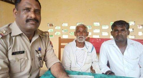 सैदपुर चौकी इंचार्ज ने लापता वृद्ध को परिजनों से मिलाया