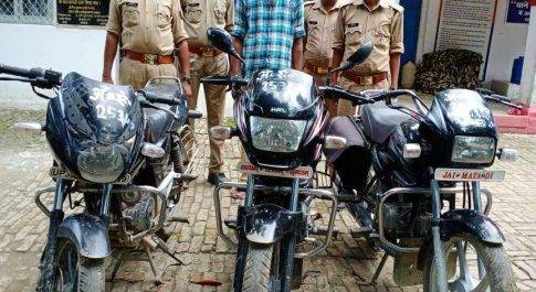 शातिर चोर गिरफ्तार चोरी की 3 बाइक बरामद