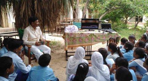 सिद्धार्थनगर। विकास इंटर कॉलेज में दिखाया गया प्रधानमंत्री का लाइव कार्यक्रम