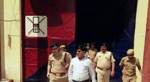 महराजगंज। डीएम और एसपी ने किया जिला जेल का निरीक्षण