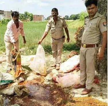महराजगंज। बृजमनगंज पुलिस की आज बड़ी कार्यवाही कच्ची के विरुद्ध चला अभियान में 4 लोग गिरफ्तार भारी मात्रा में लहन नष्ट