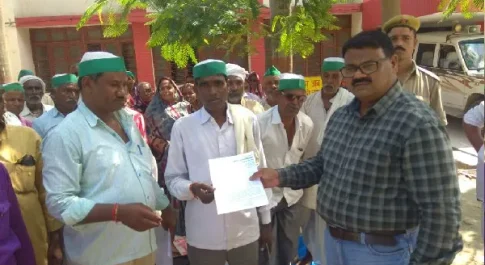 सिद्धार्थनगर। किसान यूनियन ने विभिन्न मांगों को लेकर दिया ज्ञापन