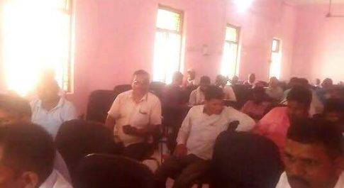 महराजगंज। बृजमनगंज मे एसएसजी प्लान के तहत ब्लाक सभागार में सफाई कर्मियों की हुई बैठक