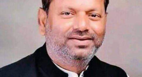 महराजगंज। सांसद पंकज चौधरी को रेलवे पार्लियामेंट समिति का सदस्य बनाये जाने पर भाजपा कार्यकर्ताओं ने दी बधाई