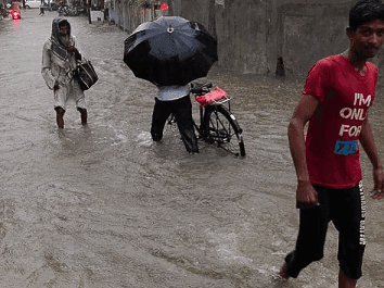 बहराइच। घमासान बारिश से सड़के हुई ताल तलैयों में तबदील, जलभराव से लोग हुए हलाकान