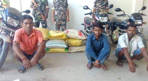 महराजगंज। नौ बोरी यूरिया के साथ तीन कैरियर गिरफ्तार