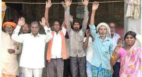 महाराजगंज। ग्रामीणों ने कोटेदार पर लगाया कम राशन देने का आरोप