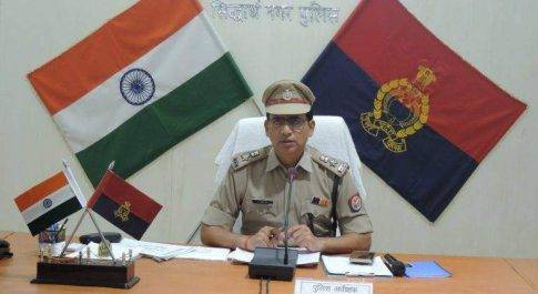 सिद्धार्थनगर। पुलिस अधीक्षक ने किया पुलिस लाइन्स सभागार कक्ष में समीक्षा