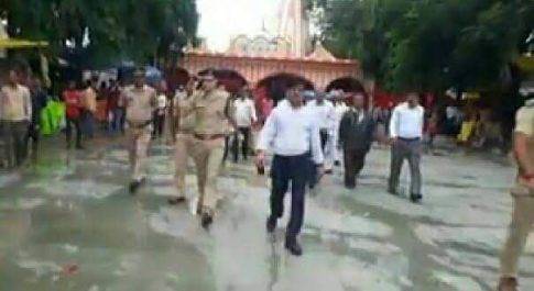 महाराजगंज। डीएम और एसपी द्वारा मुख्यमंत्री के दौरे को लेकर लेहडा़ मंदिर परिसर का किया भ्रमण