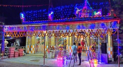 महराजगंज। नवरात्र के प्रथम दिन से ही सजाया गया माता रानी का सुंदर दरबार भक्तों का उमड़ा जन सैलाब
