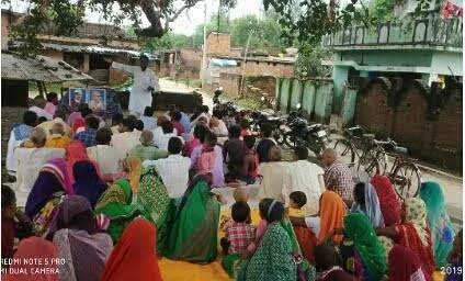 महराजगंज। धानी क्षेत्र के समाज सेवक राहुल शर्मा द्वारा गांधी जी एवं लालबहादुर शास्त्री का जन्मदिन बडे ही धूमधाम से मनाया