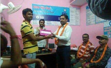 महराजगंज। ब्यापार मंडल अध्यक्ष के नेतृत्व में पत्रकार सम्मान समारोह का हुआ आयोजन, प्रकाश एजेंसी के संचालक द्वारा किया गया सम्मानित