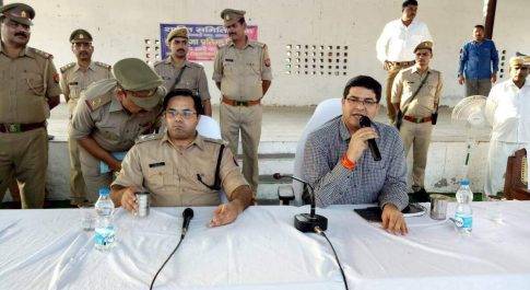 बहराइच। डीएम व एसपी की अध्यक्षता में सम्पन्न हुई तीन थाना क्षेत्रों के पीस कमेटियों की बैठक