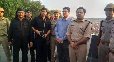बहराइच। क्षेत्र में भ्रमणशील रहे जिलाधिकारी व पुलिस अधीक्षक