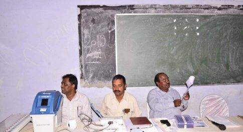 बहराइच। प्रशिक्षित किये गये पीठासीन व मतदान अधिकारी प्रथम
