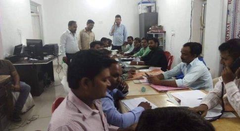 बहराइच। निर्वाचन कमाण्ड सेन्टर में मुस्तैद रहे मुख्य राजस्व अधिकारी