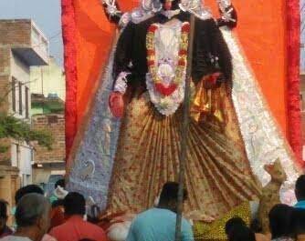 महराजगंज। बृजमनगंज कस्बे में मां भद्रकाली संगठन द्वारा काली मूर्ति स्थापना
