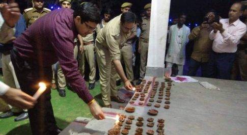 बहराइच। वृहद गौ संरक्षण केन्द्र कुण्डासर में आयोजित हुआ दीपोत्सव, डीएम, एसपी व सीडीओ ने जलाये दीप