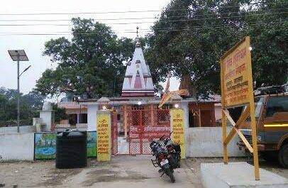 महराजगंज। ग्राम प्रधान द्धारा दीपावली पर्व पर शिवशक्ति धाम मे लगाया गया सोलर लाईट