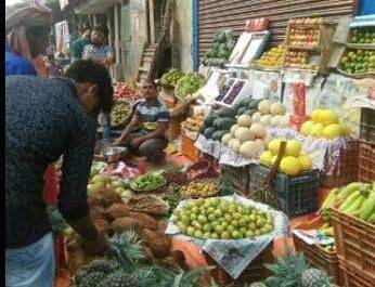 महराजगंज। छठ पूजा की तैयारी में सजी दुकाने, भब्य झांकी का होगा आयोजन