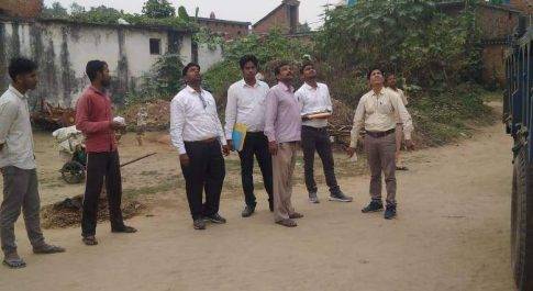 महराजगंज। मुड़ली मे 19 बडे बकायादारो का बिजली कनेक्शन कटा।