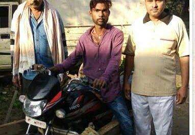 महराजगंज। वन विभाग टीम द्वारा साखू चिरान के साथ ब्यक्ति गिरफ्तार
