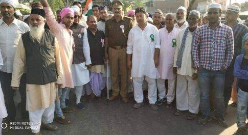 लखीमपुर खीरी। रसूलेखुदा हजरत मोहम्मद मुस्तफा सल्लाहोअलैहिवसल्लम की यौमे पैदाईश का जश्न यानि ईद मिलादुन्नबी कस्बे में मनाया गया