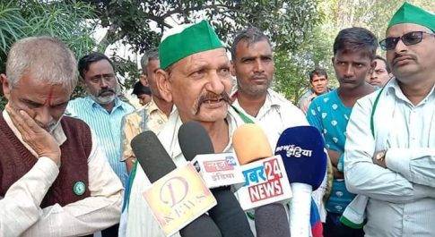 अयोध्या।  खराब सड़क व ठेकेदार की मनमानी को लेकर भाकियू व ग्राम वासियों ने की ठेकेदार के विरुद्ध नारेबाजी