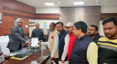 लखीमपुर खीरी बेलरायां फैक्ट्री मिल उद्घाटन के बाद मात्र 2 घंटे चली।