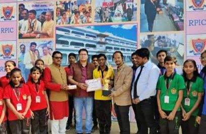 महराजगंज। जिला स्तरीय भाषण प्रतियोगिता मे एसपी ने पुरस्कार एवं प्रमाण पत्र देकर किया सम्मानित